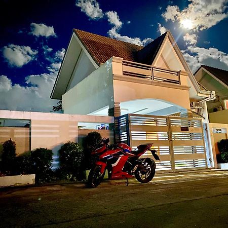 Hillary Timog Park Homes Ángeles Exterior foto